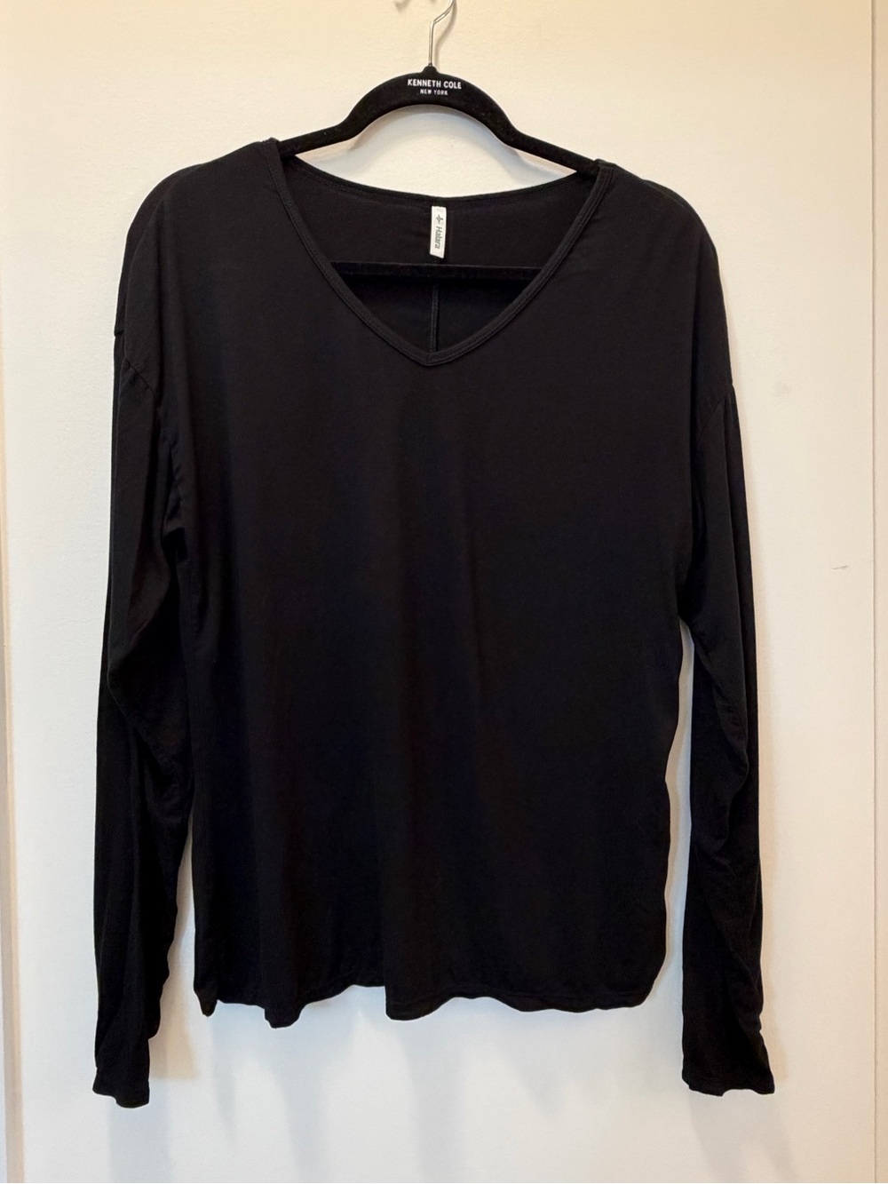 HALARA Black V-Neck Long Sleeve Tee